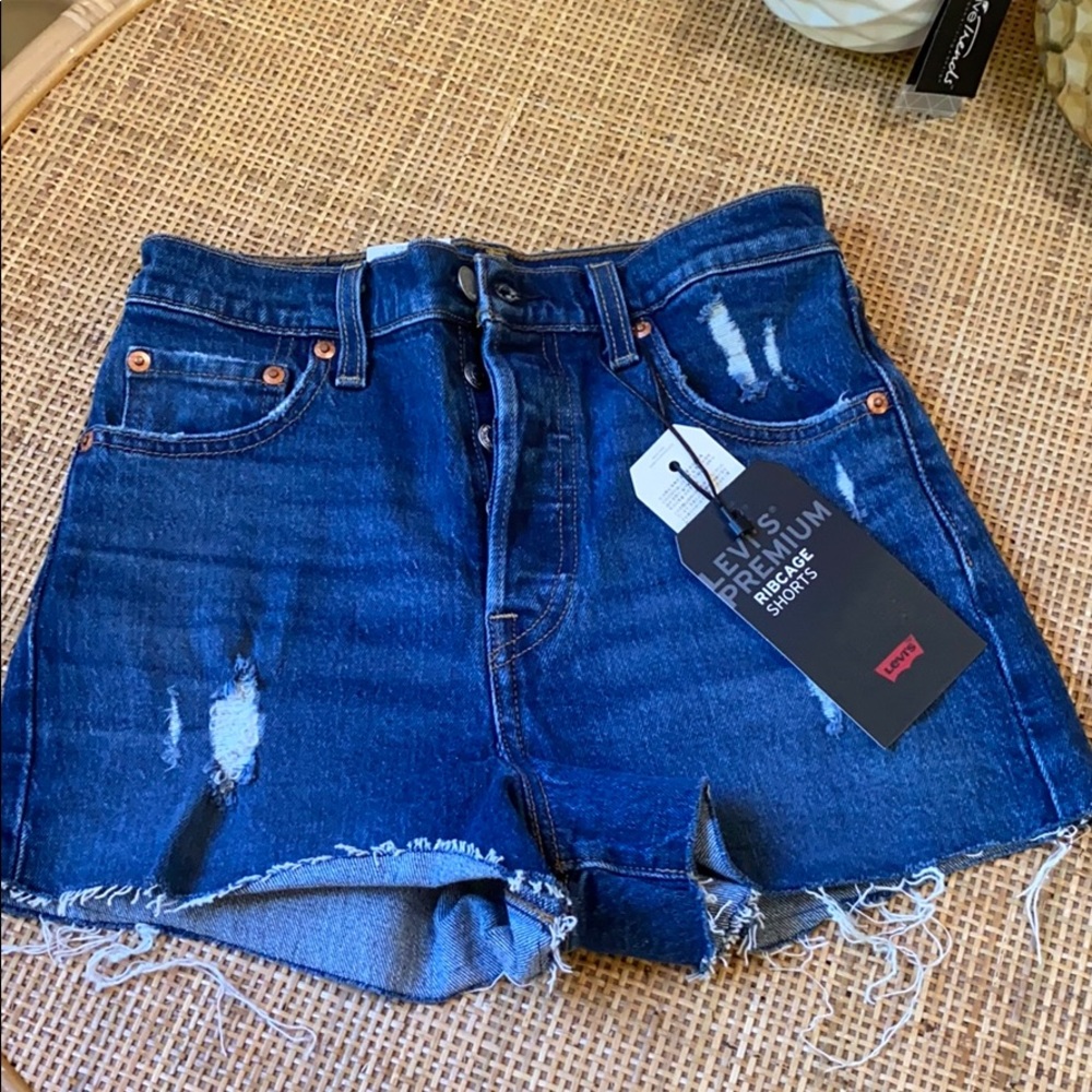 Levi’s Ribcage Shorts- sz 26 NWT